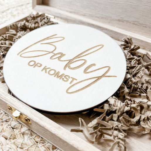 houten kistje baby op komst baby on the way