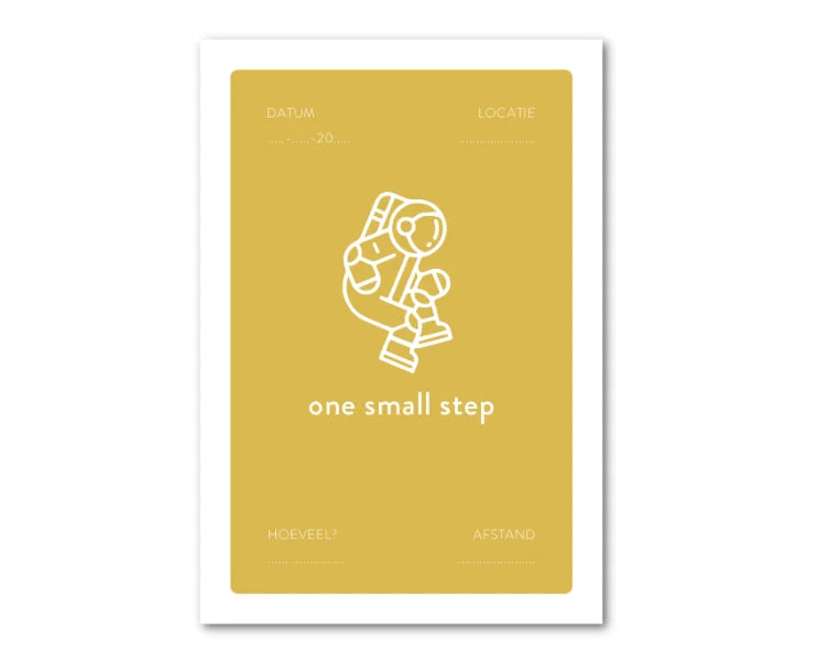 Gele Baby Mail mijlpaalkaart ‘one small step’ met een astronaut en invulvelden voor de eerste stapjes.