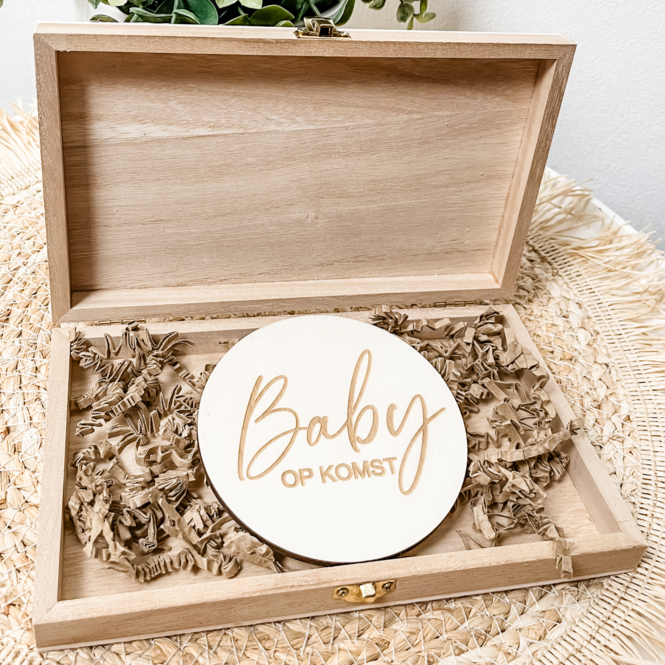 houten kistje baby op komst baby on the way
