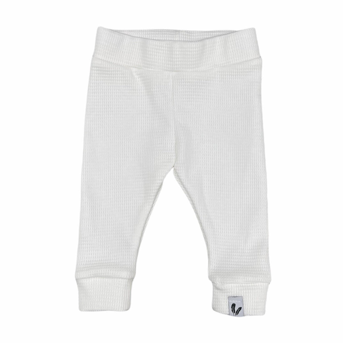Offwhite newborn broekje met wafelstructuur, brede tailleband en boorden aan de pijpen