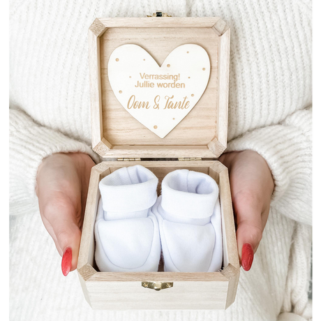 jullie worden oom en tante houten kistje met pantoffels aankondigingsdoosje zwangerschapsaankondiging