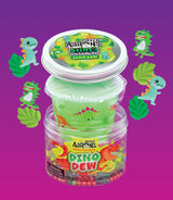 Geopende pot Crazy Aaron's Dino Dew met groen slijm en losse dinosaurus- en bladbedeltjes op paarsroze achtergrond.