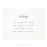 Witte kaart ‘Lichtje’ uit Gedichtendoosje Vol Troost, met een gedicht over een lichtje vol liefde en kracht.