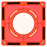 Detail van een rood magnetisch bouwblok met een ronde opening en zichtbare magneten langs de randen