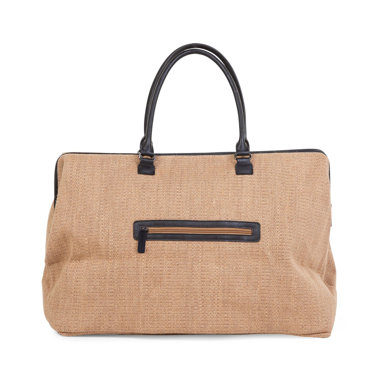 Achterkant van de beige Mommy Bag verzorgingstas met raffialook, zwart ritsvak en zwarte handvatten.