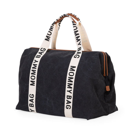 Zwarte Mommy Bag Signature verzorgingstas met crèmekleurige draagriemen met opdruk en bruine details.