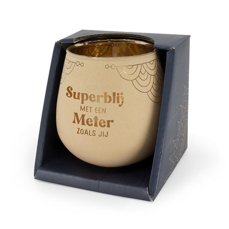 Goudkleurige sfeerlichthouder met tekst 'Superblij met een meter zoals jij' in een donkere geschenkverpakking