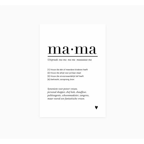 Witte A6-ansichtkaart Mama met een woordenboekachtige omschrijving in zwarte tekst en een klein zwart hartje.