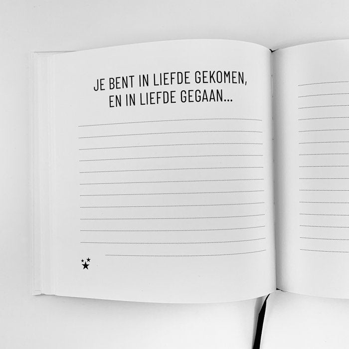 Invulboek Dag Kleine Ster met schrijflijnen en de tekst ‘Je bent in liefde gekomen, en in liefde gegaan…’.