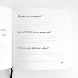 Invulpagina van het zwangerschapsdagboek met vragen over zwanger zijn, schrijflijnen en een klein hartje.